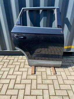 Škoda Karoq - boční dveře - černá metalíza