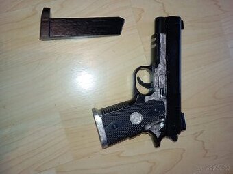 Airsoft pistol C-9