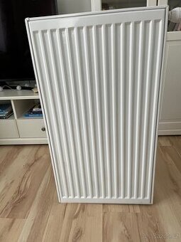 Dvojdeskovy radiator 90 x 50 cm . Velmi dobry stav