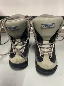 Prodám zachovalé snowboardové boty vel. 38