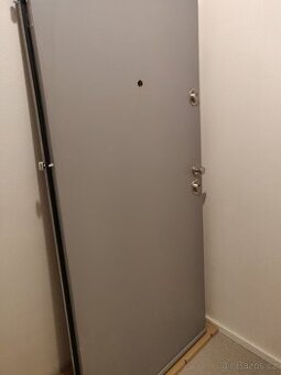 bezpečnostni dveře