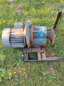 Elektromotor s převodovkou