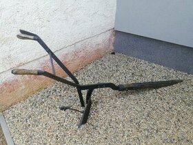 Historický pluh za koně