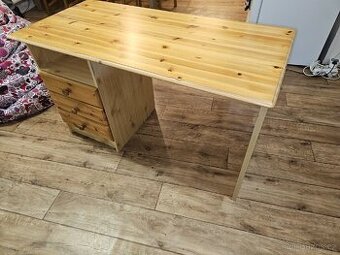 Psací stůl dětský.