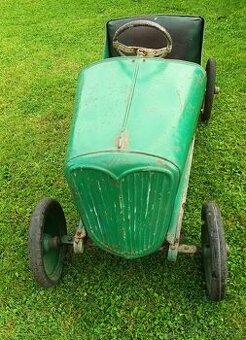 Šlapací auto Praga