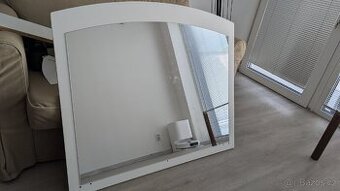 Elegantní Zrcadlo s poličkou v bílé barvě