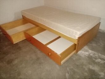Postel  s úložným prostorem