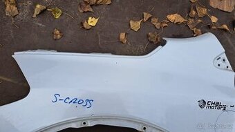 Přední levý blatnik Suzuki sx4 s-cross lehké poskozeni 2000k