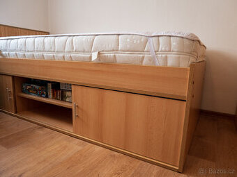 Postel s matrací bez roštu