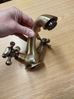 Umyvadlová baterie Antea bronz