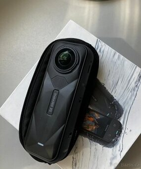 Akční kamera Insta360 X5