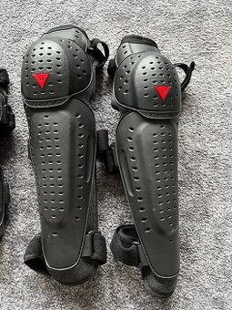Kolenní chrániče Dainese