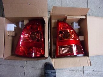 Prodám nová obě zadní světla na Toyota Corolla combi