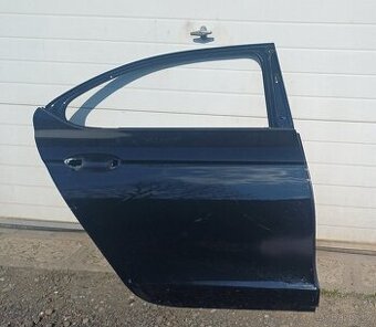 Dveře SUPERB IV pravé zadní 3P3833312