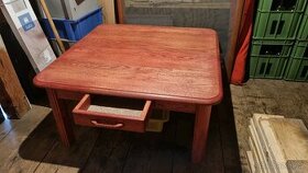 Masivní dubový konferenční stolek