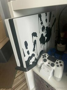 Playstation 4 pro 1TB, nabijecí stanice, hry, stojánek