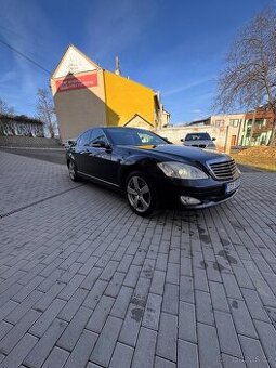 Mercedes W221