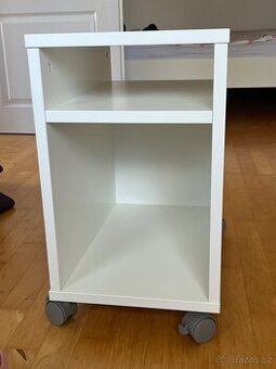 Noční stolek ikea