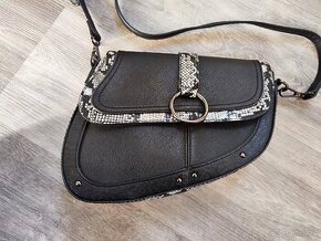 Nová crossbody kabelka CCC