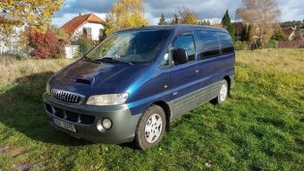 Hyundai H-1 2.5CRDi, 7 mist, nepojizdne, ztraci vodu