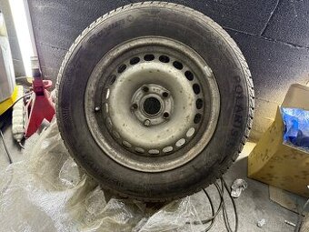 Zimní pneu 195/65 R15