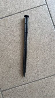 Kolík, trn tvrdý plast k neviditelným obrubníkům