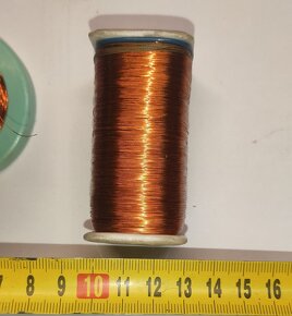 Měděný drát lakovaný