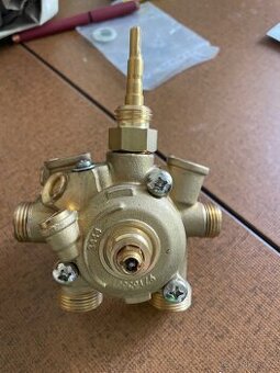 Regulátor k plynovému ohřívači vody