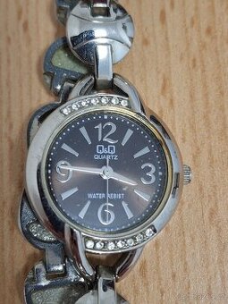 Dámské japonské hodinky Q&Q, nálezní