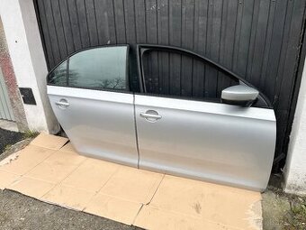 Škoda Rapid sedan – pravé dveře (přední + zadní), stříbrná m