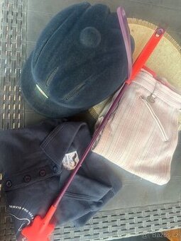 Jezdecká helma CASCO 54-57cm, bičík a dětské rajtky