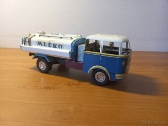 Ites Škoda 706 rto Trambus Mléko