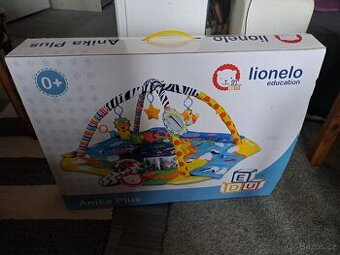 Nová podložka na hraní a hračky zdarma