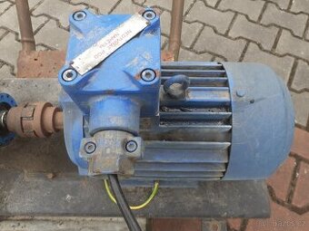 Třífázový elektromotor