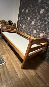 Dětská postel s roštem a matrací