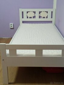Dětská postel Ikea Kritter s roštem, matrací a zábranou - 1