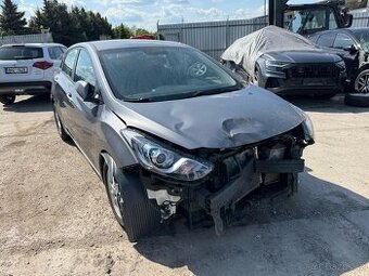 Hyundai i30 1.6d 2012 sražka se zveři