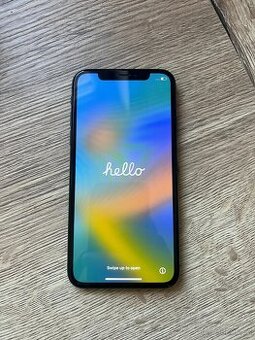 Apple iPhone X 64GB vesmírně šedá