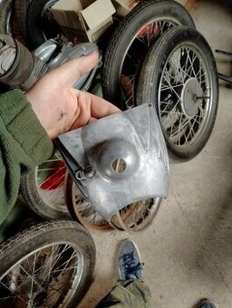 Jawa 250 pérák kryt karburátoru - 1