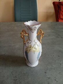 Menší váza z růžového porcelánu