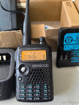 Kenwood TH-F7E v perfektním stavu