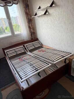 Postel s kvalitními polohovatelnými rošty