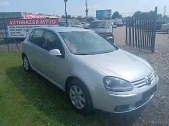 VW GOLF 1,6 MPI