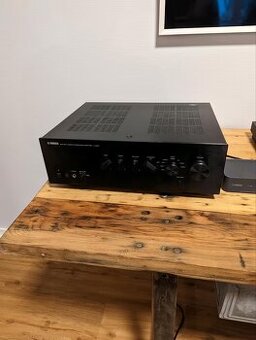 Yamaha Hi-Fi sestava se zesilovačem a BT připojením