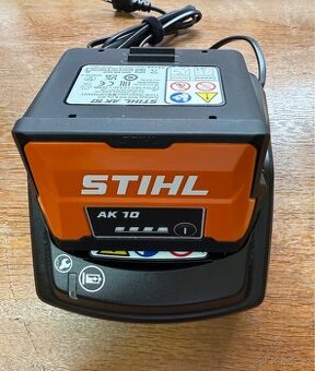 Akumulátor Stihl AK 10 + nabíječka Stihl AL 101