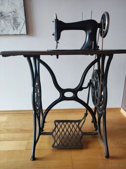 Starý šicí stroj