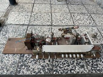 Torzo elektronkového radio přijímače Videoton