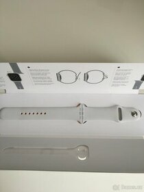 Apple Watch řemínek - hvězdně bílý (starlight) M/L