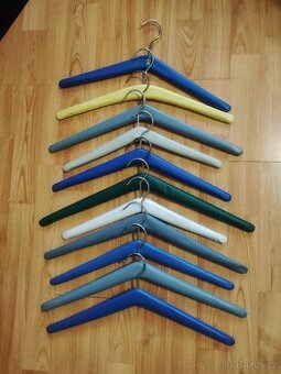 Mix různých ramínek 43 ks