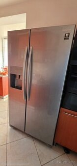 LEDNICE AMERICKÁ S LEDEM SAMSUNG TOP